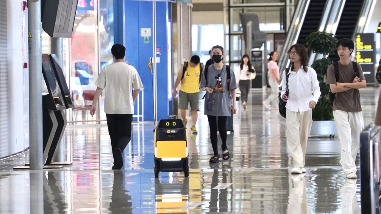 機(jī)器人送餐到登機(jī)口 ！在深圳機(jī)場也能用美團(tuán)點(diǎn)外賣了