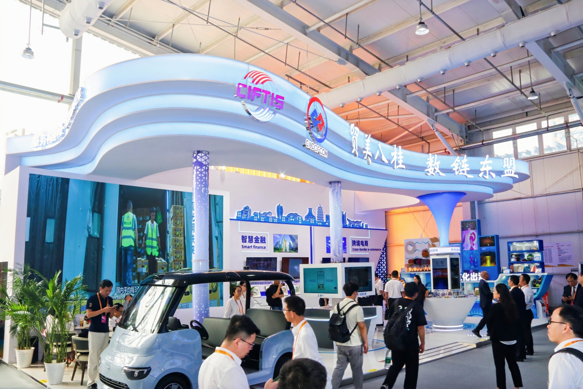 廣西AI科技驚艷服貿(mào)會(huì) 智慧服務(wù)貿(mào)易聯(lián)動(dòng)?xùn)|盟