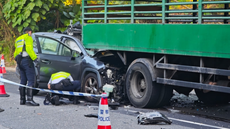 文錦渡私家車直插貨車 女司機(jī)頭部重創(chuàng)當(dāng)場(chǎng)死亡