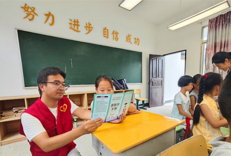 皖黟縣碧陽鎮(zhèn)：開展「 掃黃打非進校園」主題宣傳活動