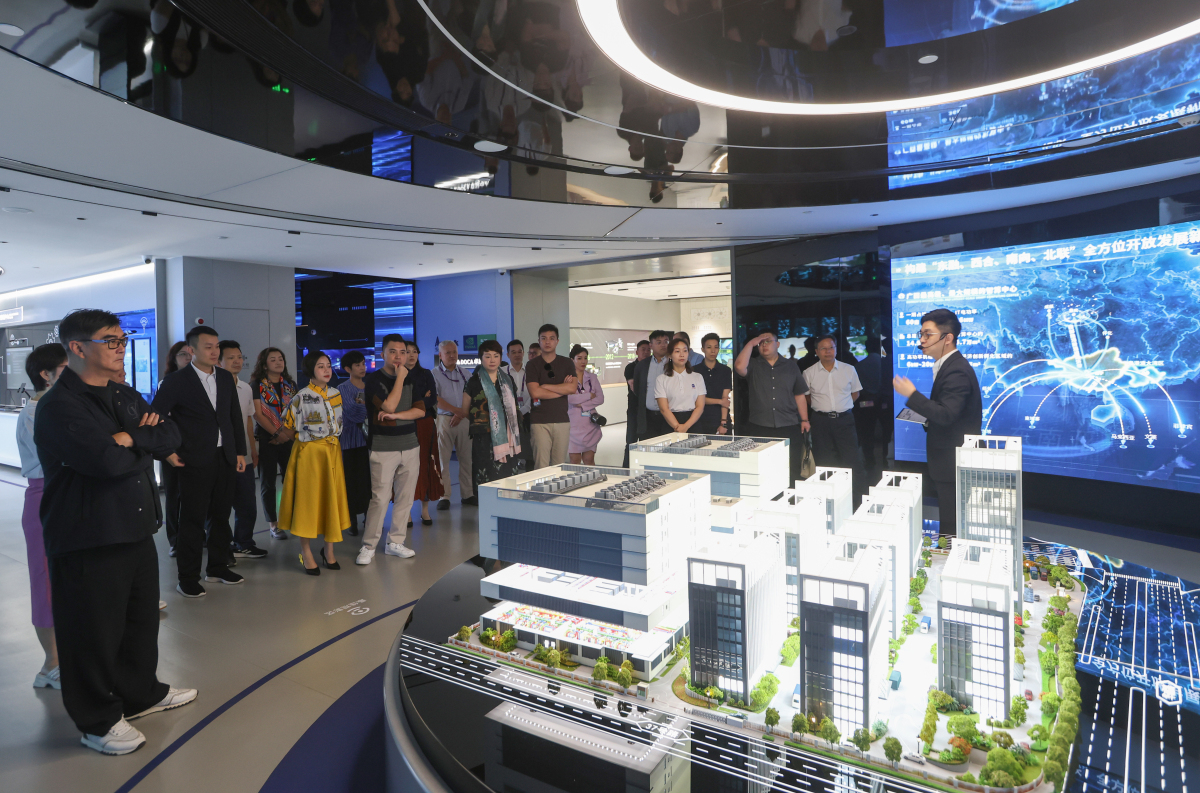 廣西海聯(lián)會(huì)啟「理事看東博」活動(dòng) 港澳海外理事探AI半導(dǎo)體尋合作