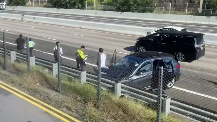 北大嶼山公路1小時(shí)內(nèi)發(fā)生3宗交通意外 至少4人傷