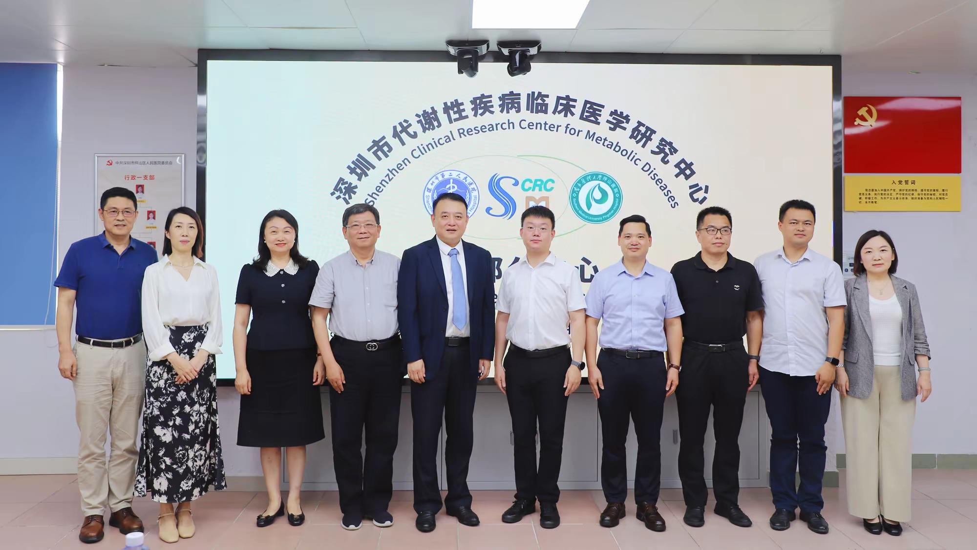 仁心仁術(shù)鑄醫(yī)魂，履職盡責(zé)顯擔(dān)當(dāng)——記深圳市坪山區(qū)人民醫(yī)院內(nèi)分泌與代謝病科主任馮琨