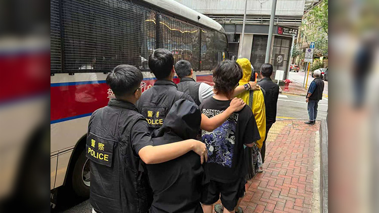 警方尖沙咀酒吧拘5男女 檢130萬元毒品及武器