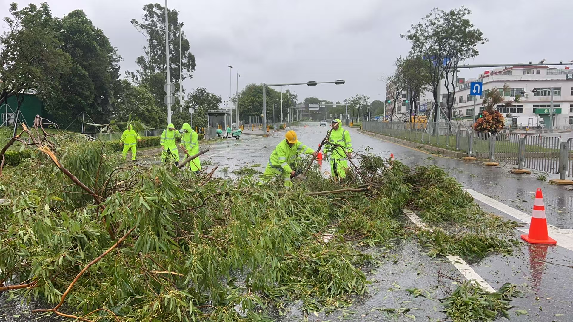 深圳平湖持續(xù)迎戰(zhàn)「樺加沙」  構(gòu)建風(fēng)雨安全防線！