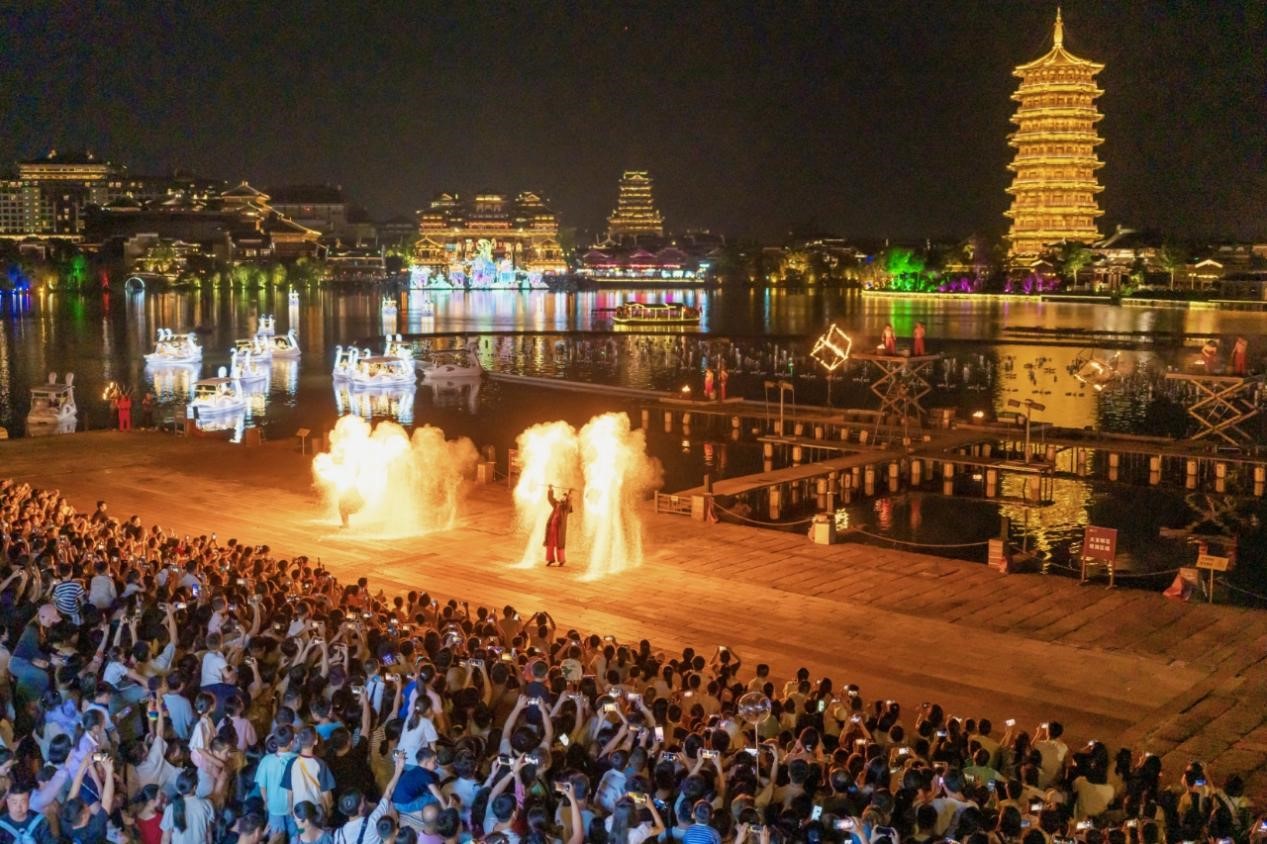 雙節(jié)必打卡！長沙銅官窯「富桂千燈節(jié)」：神話幻境+千機(jī)燈光秀，打造國風(fēng)盛宴