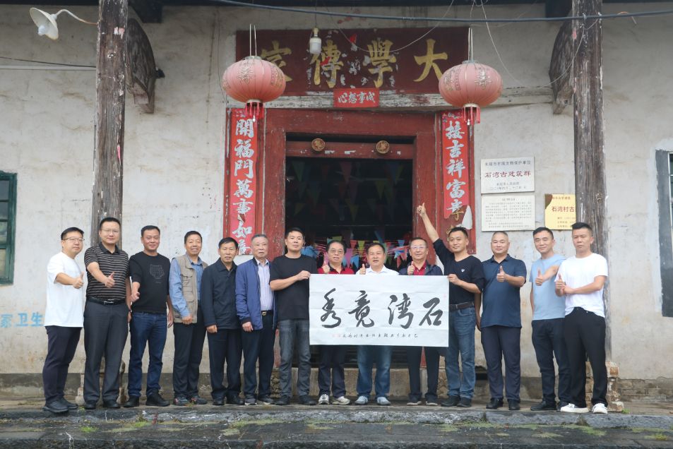 湖南省湖湘家風(fēng)文化館走進(jìn)耒陽(yáng)開展「家風(fēng)映月?筆墨頌國(guó)」書法公益活動(dòng)