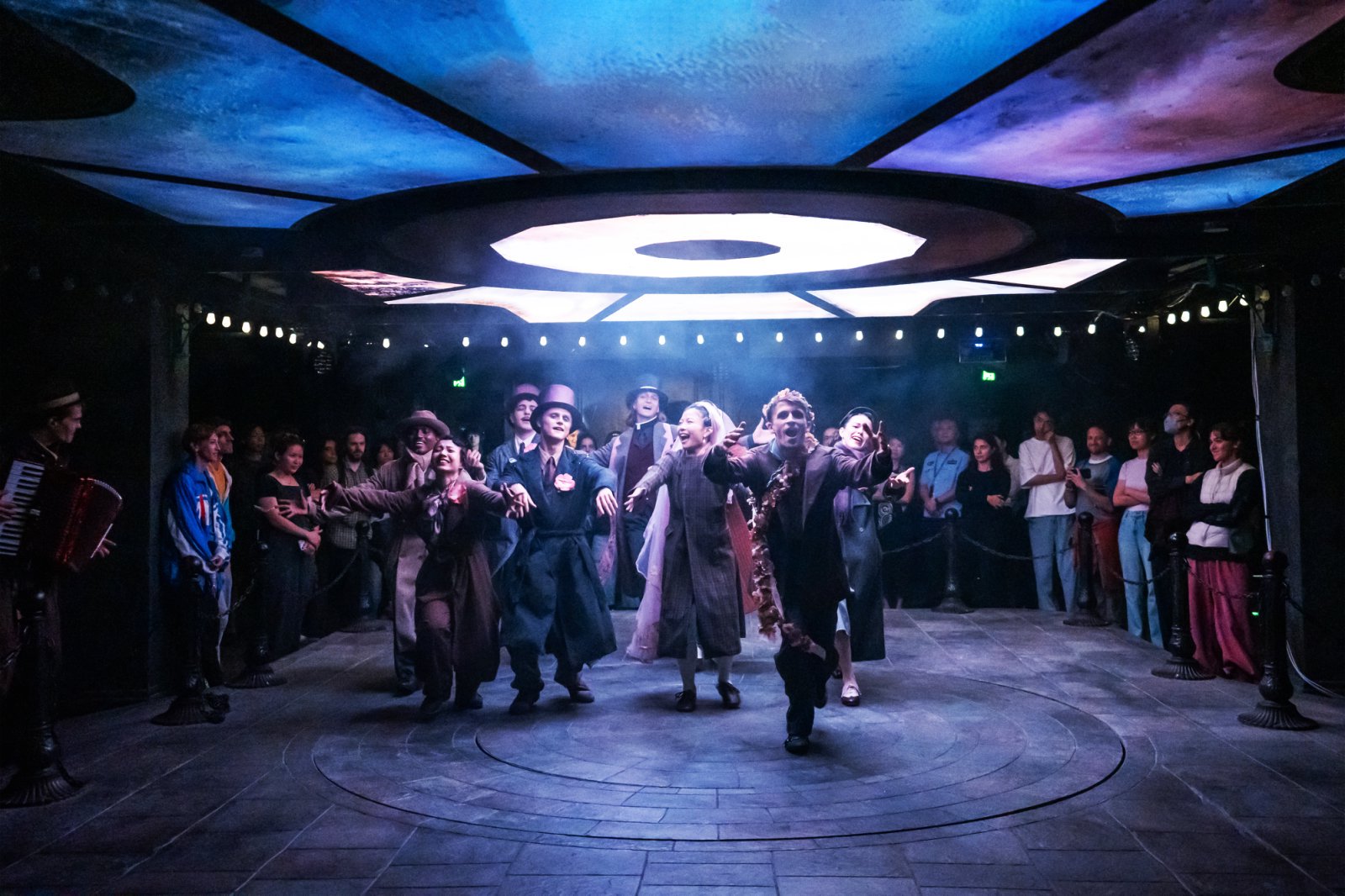 深圳明華輪煥新歸來，中國首部沉浸式肢體劇《交易人生》國慶啟航