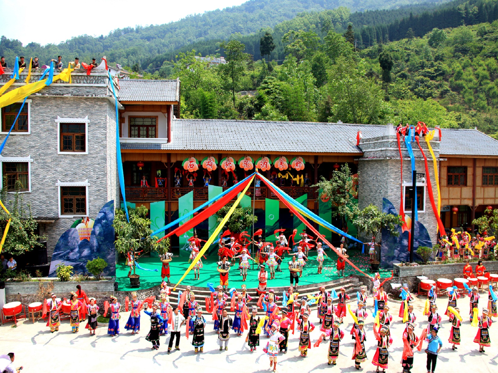 四川北川：同心共築家園夢想 民族團(tuán)結(jié)幸?；ㄩ_　