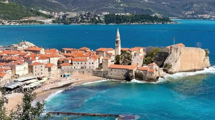 外交部領(lǐng)事保護(hù)中心提醒國慶中秋假期出境中國遊客加強(qiáng)安全防