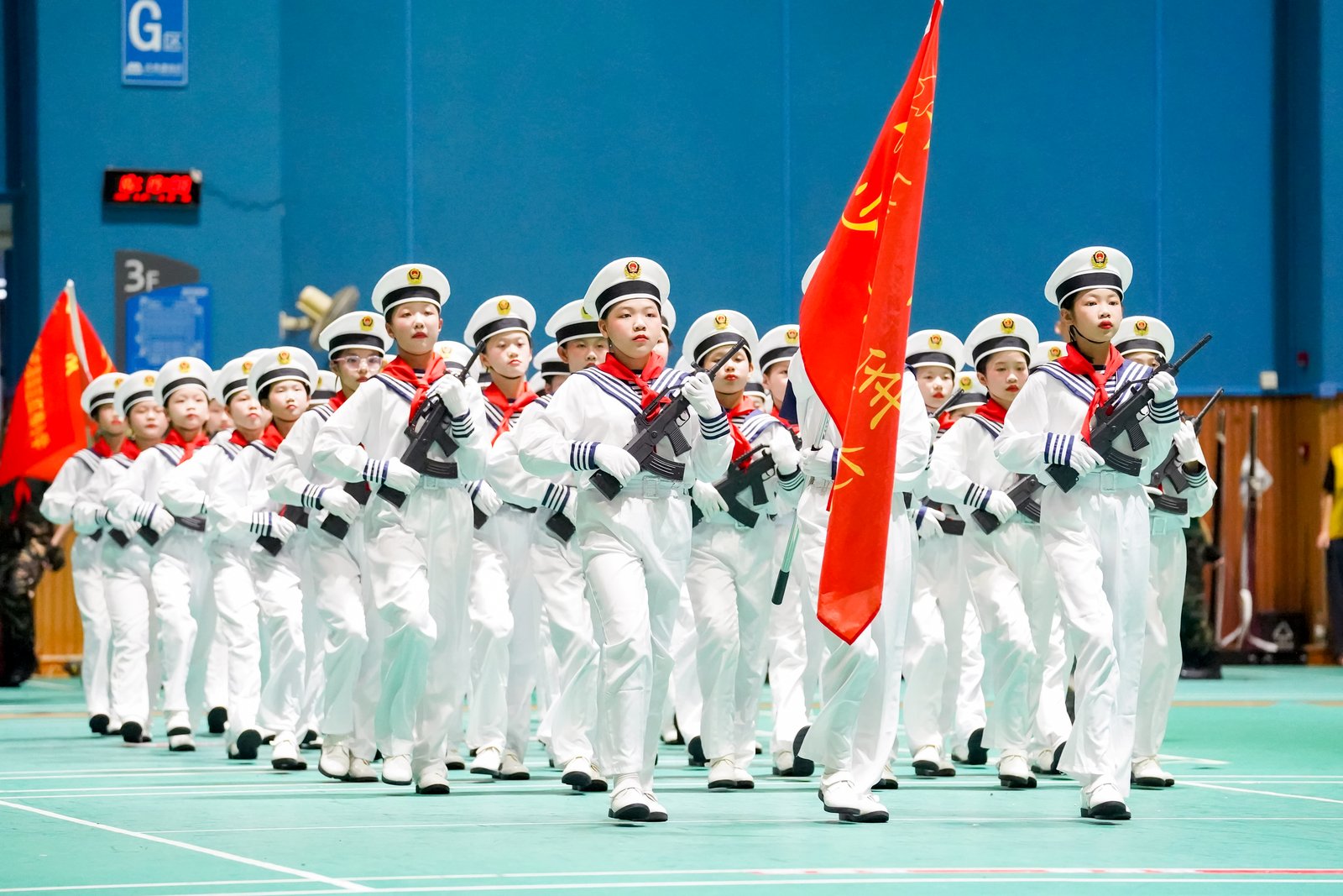 少年正步鏗鏘  穗海珠區(qū)舉行全民國(guó)防教育月主題活動(dòng)暨少年軍校展示活動(dòng)