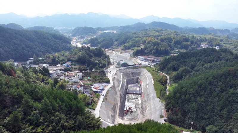 皖歙縣：「黃金周」變「攻堅(jiān)周」 重點(diǎn)項(xiàng)目加速推進(jìn)
