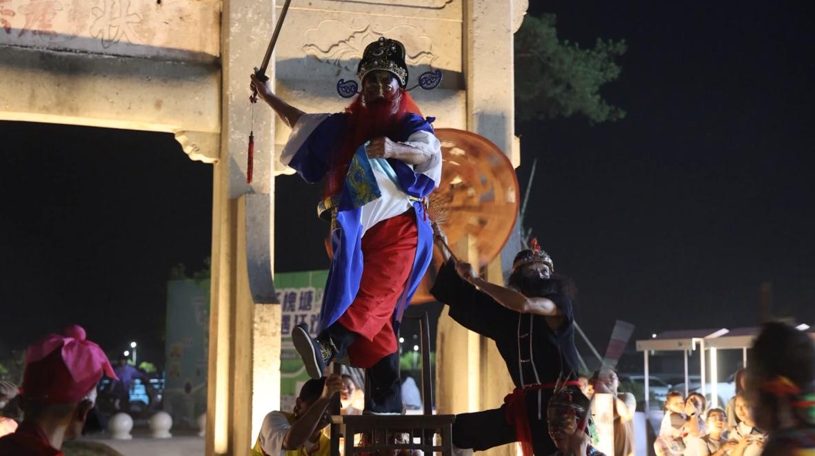 皖歙縣：非遺「花火」點亮稻田星空