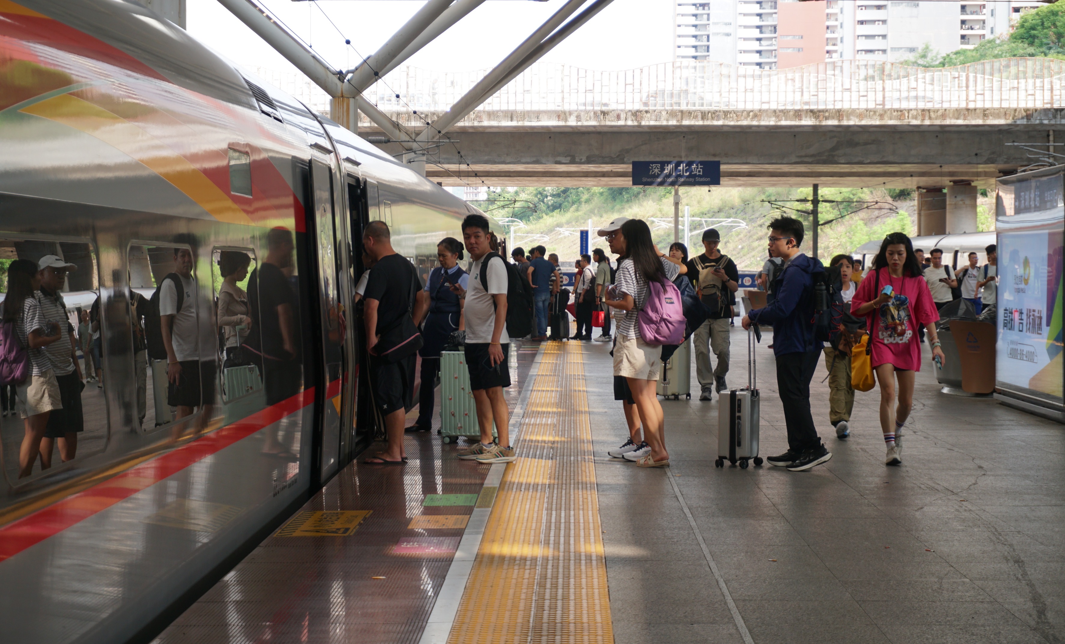 國慶中秋假期第四天，國鐵廣州局預(yù)計(jì)發(fā)送旅客257.2萬人次