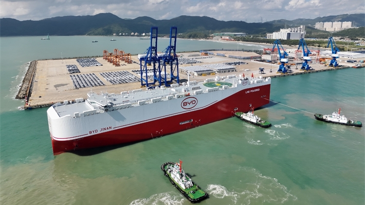 比亞迪「濟(jì)南號(hào)」從小漠首航！滿載6000餘輛新能源車出海新加坡