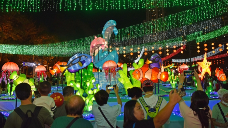 多圖丨維多利亞公園舉行彩燈會喜迎中秋佳節(jié)