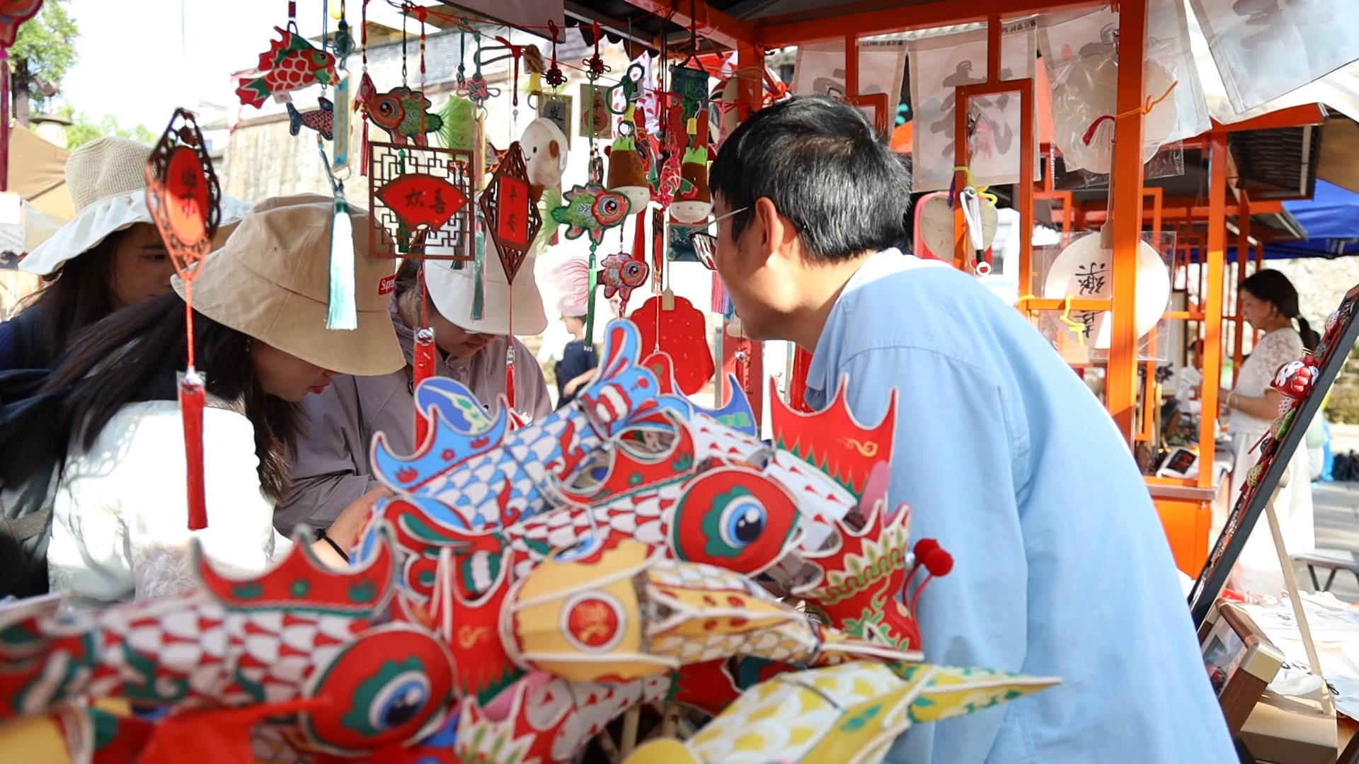 徽州古城成「露天劇場(chǎng)」 皖歙縣全天候演藝解鎖文旅新體驗(yàn)