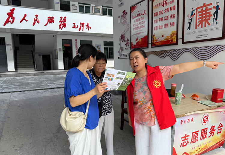 皖休寧璜尖：志願(yuàn)服務(wù)溫暖「超長(zhǎng)假期」