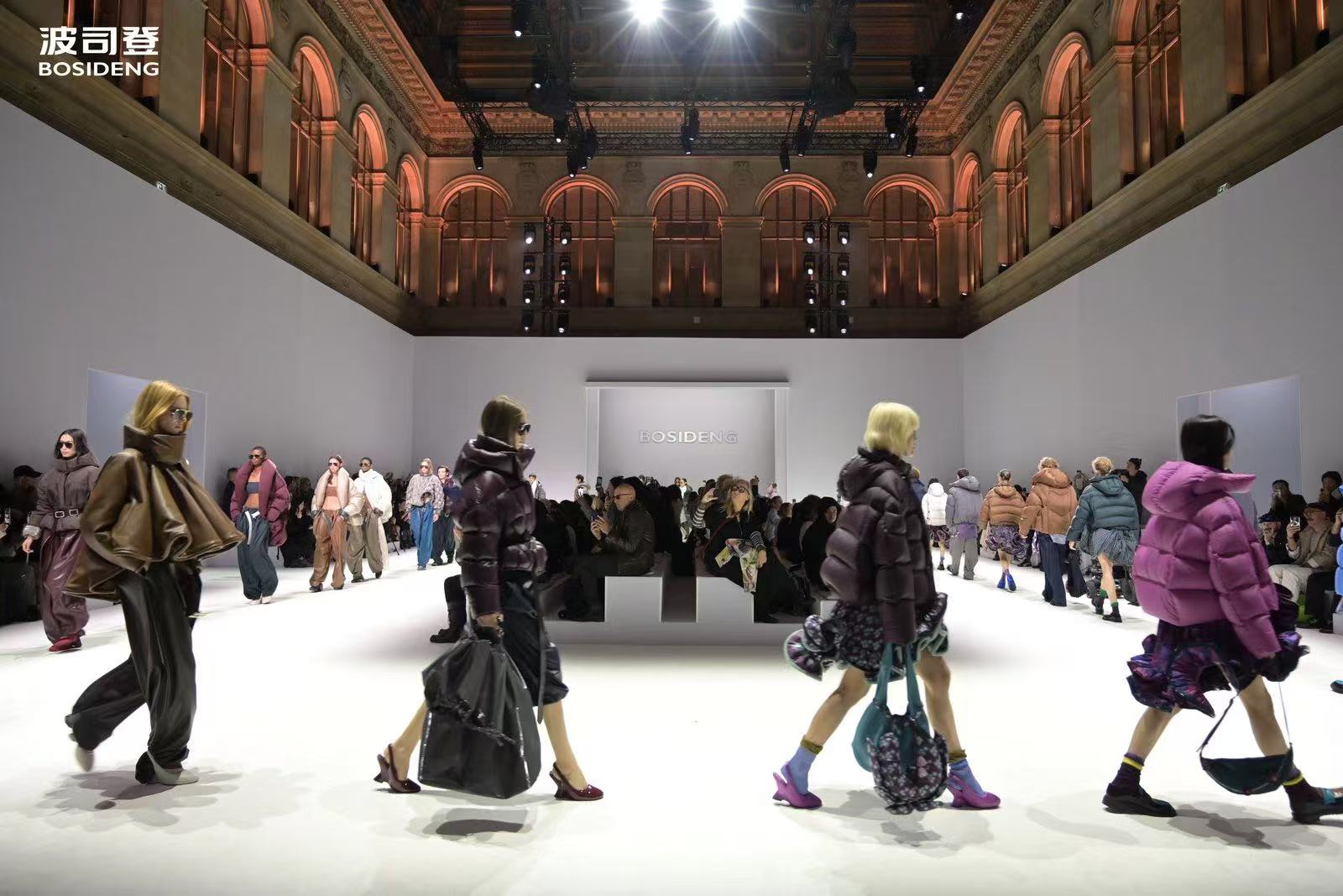 波司登「大師泡芙」系列新品於巴黎發(fā)布