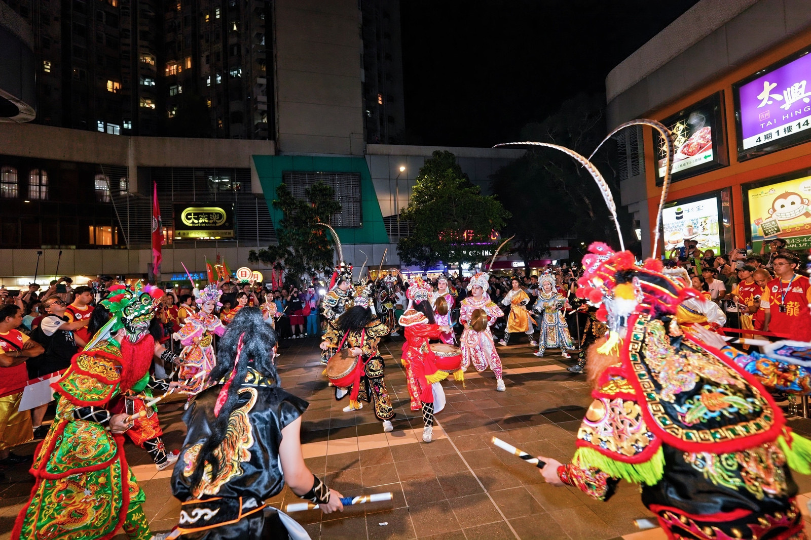 深圳福田組團赴香港南區(qū)參加香港仔中秋火龍盛會