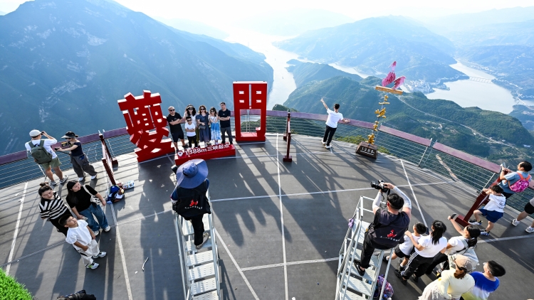 國慶中秋8天假 文旅市場破紀(jì)錄：國內(nèi)出遊8.88億人次 總消費(fèi)超8090億元