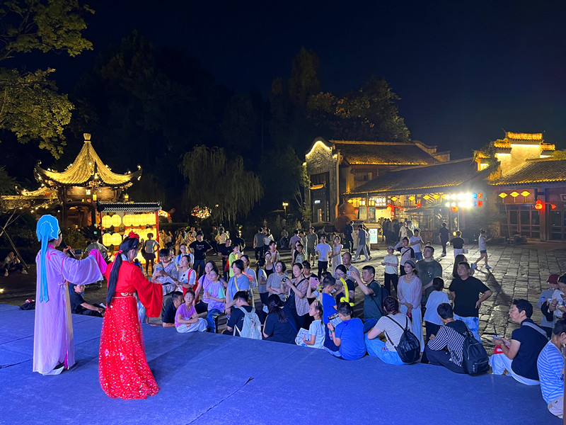 皖休寧縣：多元融合創(chuàng)新唱響「送戲+」