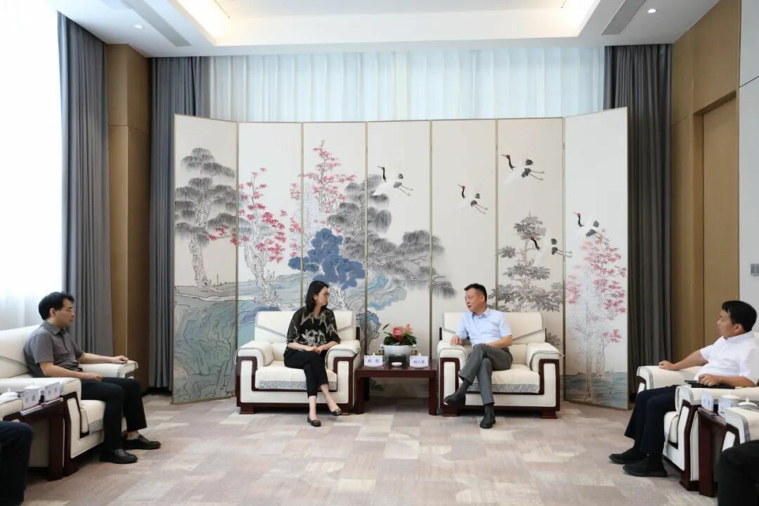 海南機(jī)場與藍(lán)城集團(tuán)舉行會談 開展合作交流