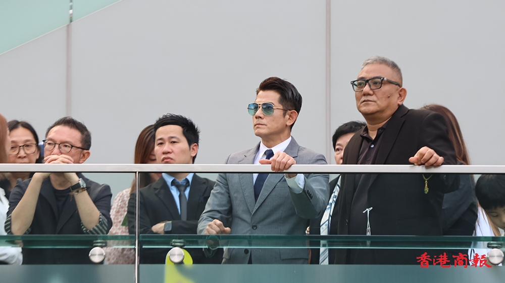 有片｜「舞林密碼」表現(xiàn)不似預(yù)期 城城現(xiàn)身馬場敗興收場