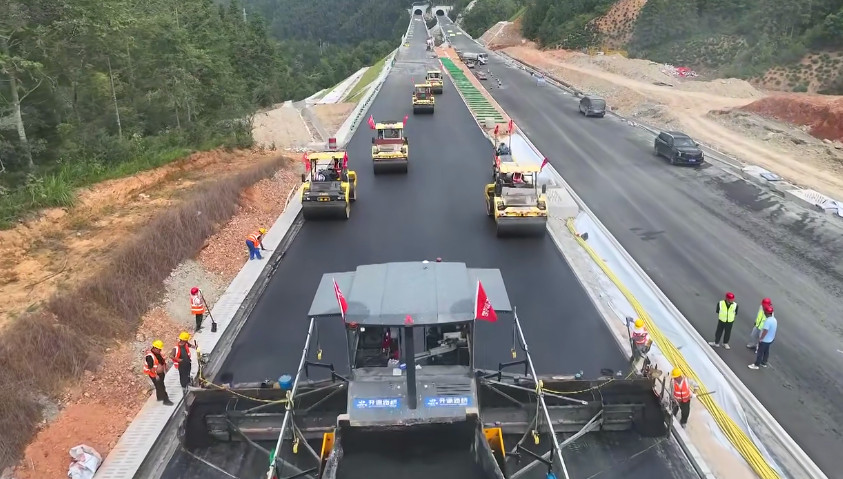 皖休寧縣：德上高速皖贛項目建設(shè)忙 確保年底建成通車