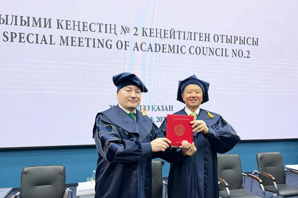 城大校董會主席魏名成榮獲哈薩克國立科技大學(xué)頒授榮譽(yù)教授銜