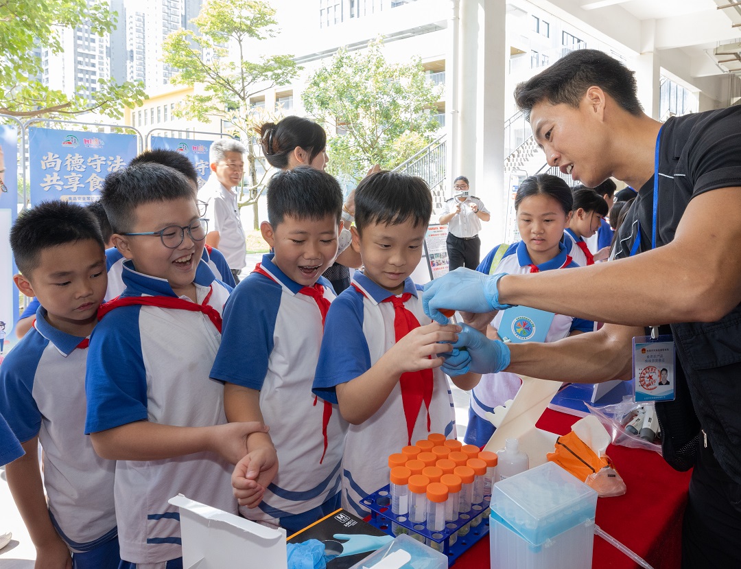 食品安全無(wú)小事  東莞虎門(mén)校園內(nèi)講食品安全