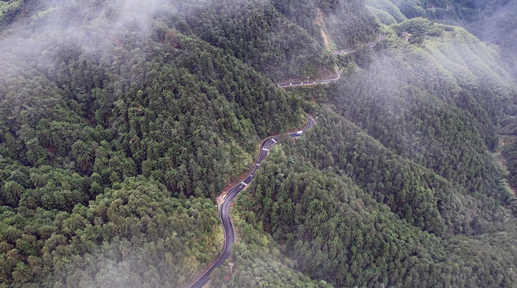 從「翻山越嶺」到「村口掃碼」  皖休寧璜尖「雲(yún)上郵路」直達(dá)家門(mén)口