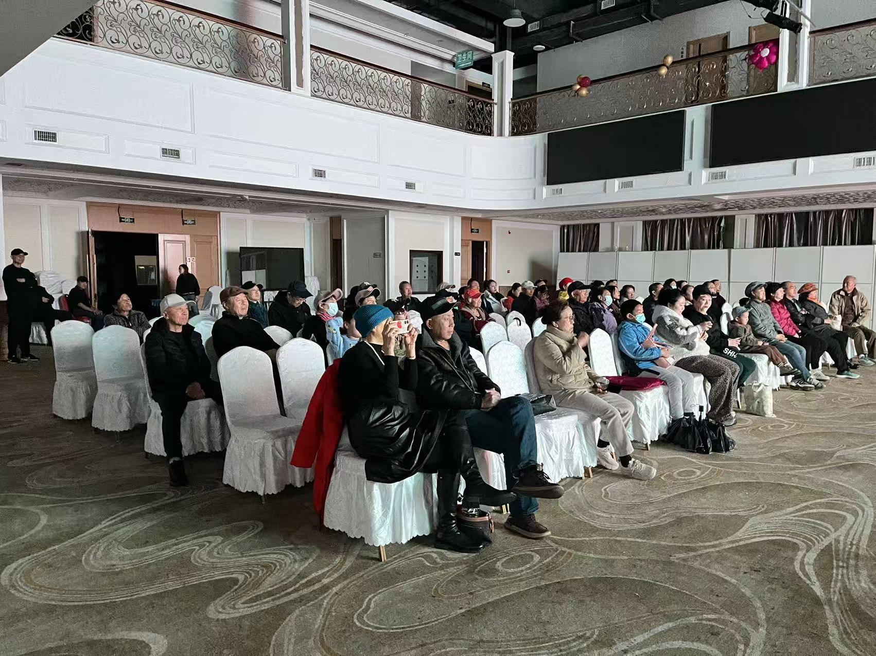 哈市香坊區(qū)大慶路街道組織開展公益電影放映活動