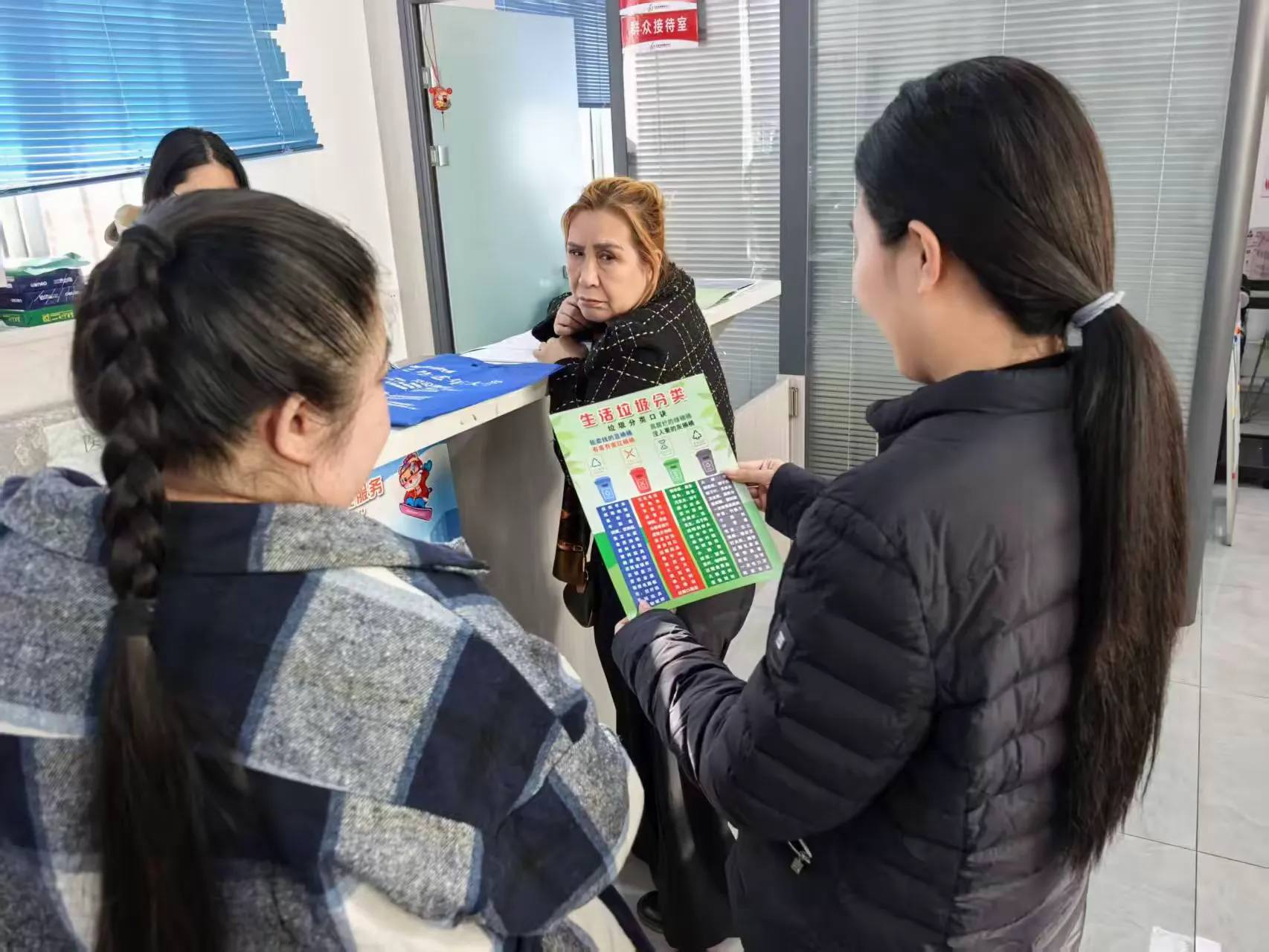 哈市香坊區(qū)電塔社區(qū)開展「綠色環(huán)?！估诸惢顒? title=