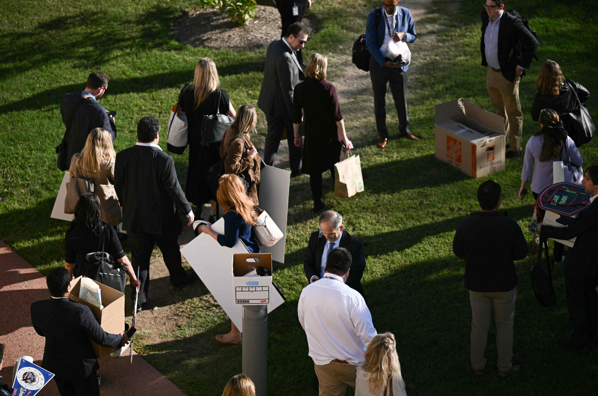 圖集丨不滿五角大樓採訪新規(guī) 記者集體打包走人