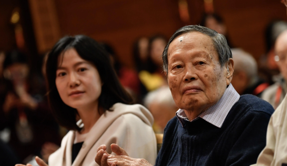 楊振寧逝世 夫人翁帆發(fā)文：他交出了一份滿(mǎn)意答卷