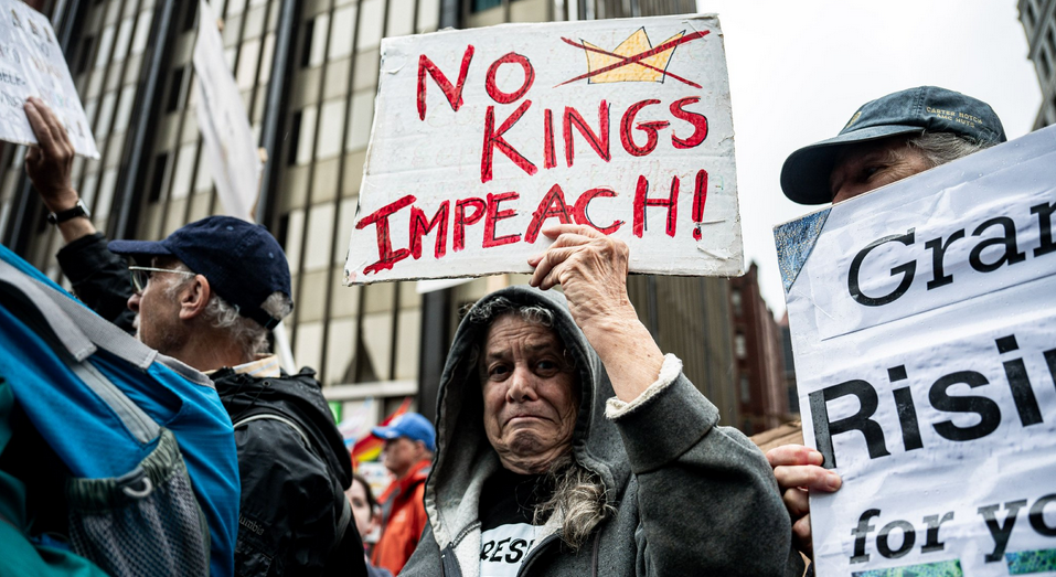 美國多地再次舉行「不要國王」大規(guī)?？棺h活動