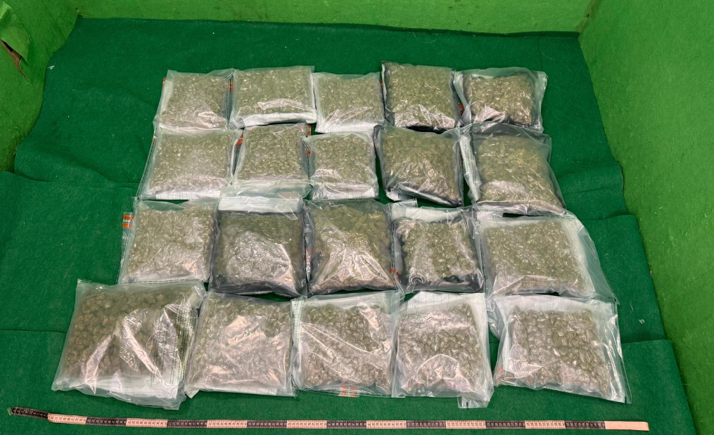 海關機場檢獲約26公斤懷疑大麻花 拘捕2人