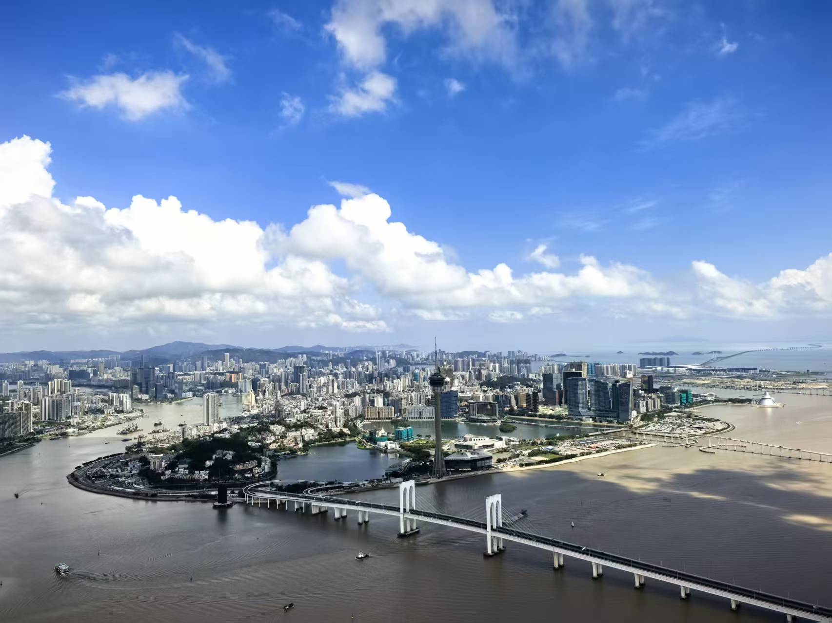  探訪灣區(qū)宜居樣本｜受惠交通便利價(jià)格優(yōu)勢(shì)  1.7萬香港家庭選擇在珠海置業(yè)華發(fā)項(xiàng)目