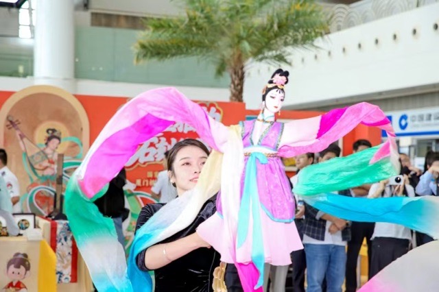 廈門新機(jī)場或於2026年通航 兩岸同胞捐贈廈門機(jī)場回憶物件