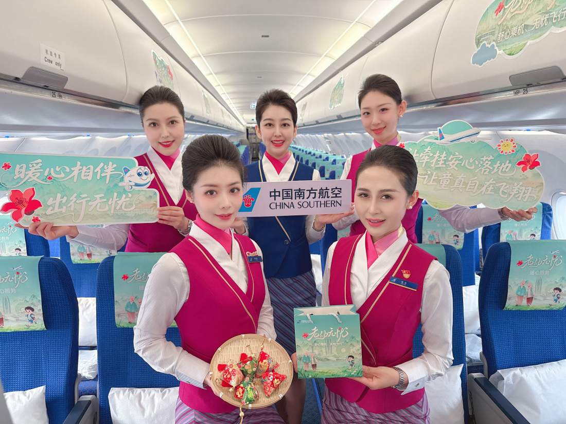 南航「老幼無憂」服務(wù)溫暖啟航   重陽節(jié)守護銀髮旅客無憂出行