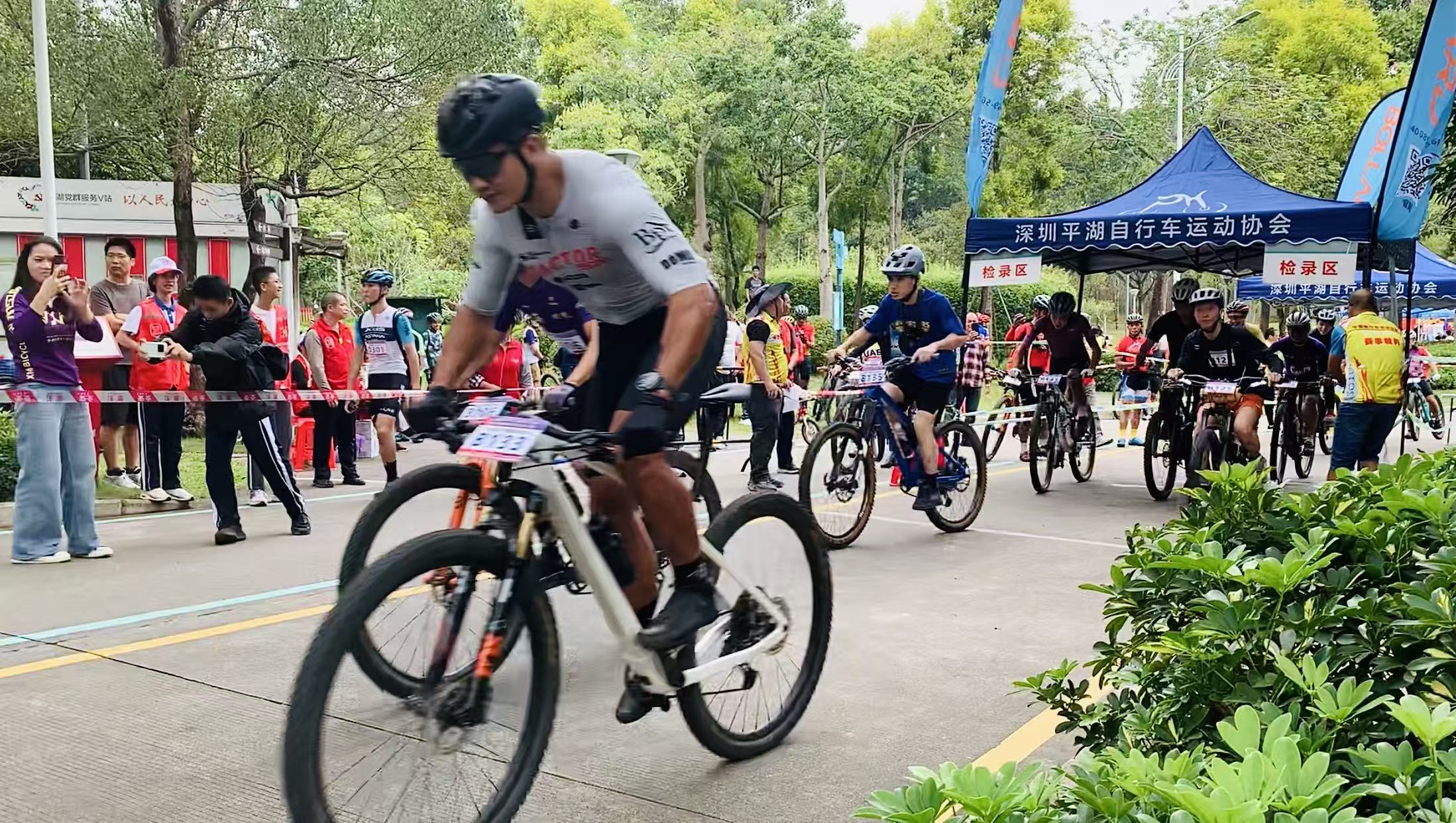 「風(fēng)動(dòng)平湖 騎聚灣區(qū)」深港澳自行車公開(kāi)賽在龍崗舉辦