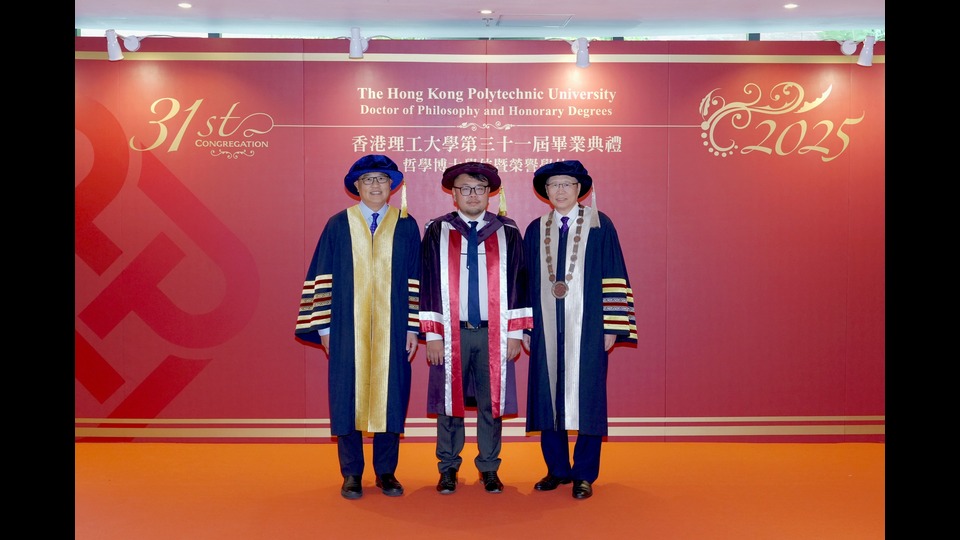 理大向韓璧丞和巴里?馬歇爾兩人頒授榮譽博士學位