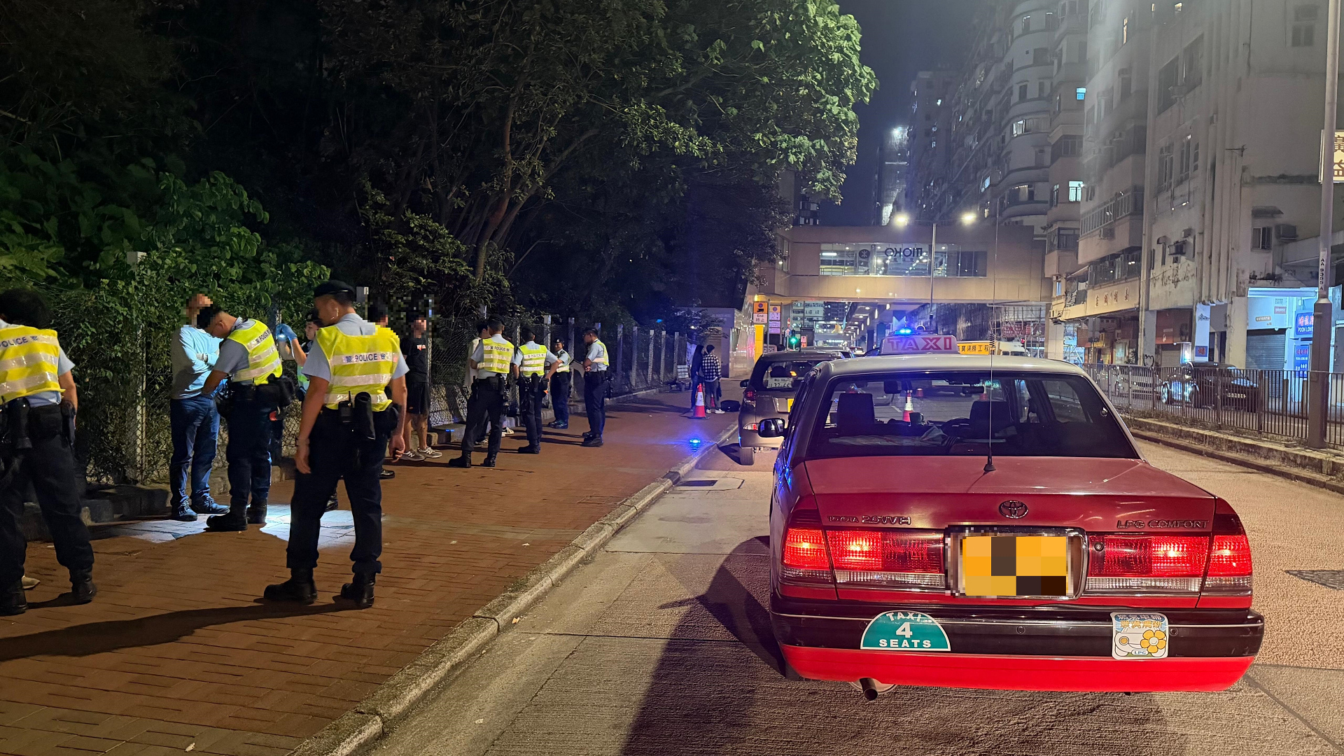 警方西九龍萬(wàn)聖節(jié)反罪惡行動(dòng) 拘24人檢8萬(wàn)元毒品