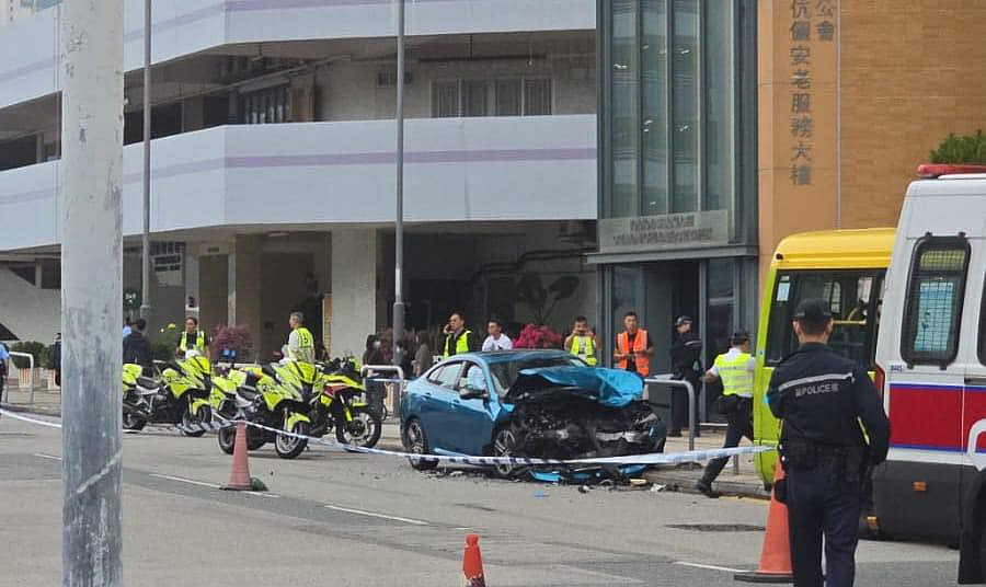 沙田復(fù)康巴士司機(jī)查看升降臺(tái) 遭私家車撞倒捲車底死亡