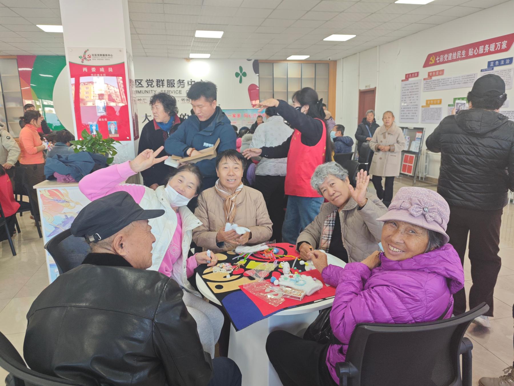 哈市香坊區(qū)雙恆社區(qū)立冬DIY活動 巧手造物暖鄰里促和諧