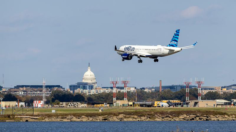 美國(guó)政府「停擺」亂象：機(jī)場(chǎng)削減運(yùn)力、航司疲於應(yīng)對(duì)、乘客叫苦不迭……