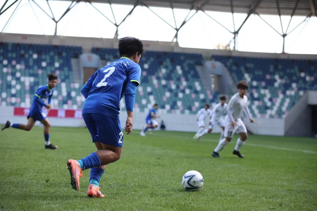 江漢大學(xué)男足摘得首屆高校足球運動專業(yè)足球聯(lián)賽銀牌