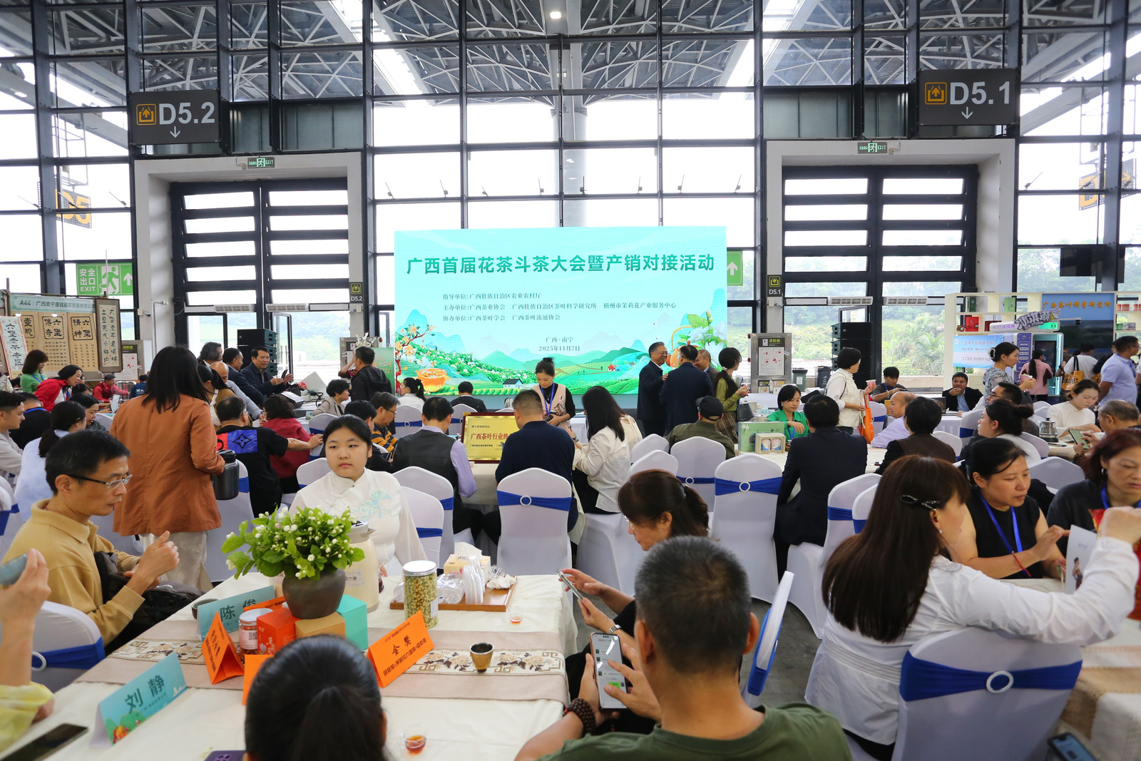 廣西花茶品牌價(jià)值突破310億元 產(chǎn)業(yè)升級(jí)帶動(dòng)42萬花農(nóng)增收