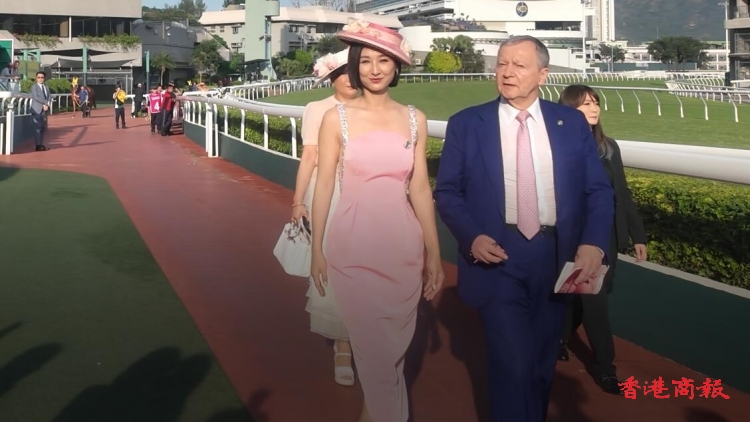 有片丨婦女銀袋賽形象大使高海寧 粉紅女神登場(chǎng)